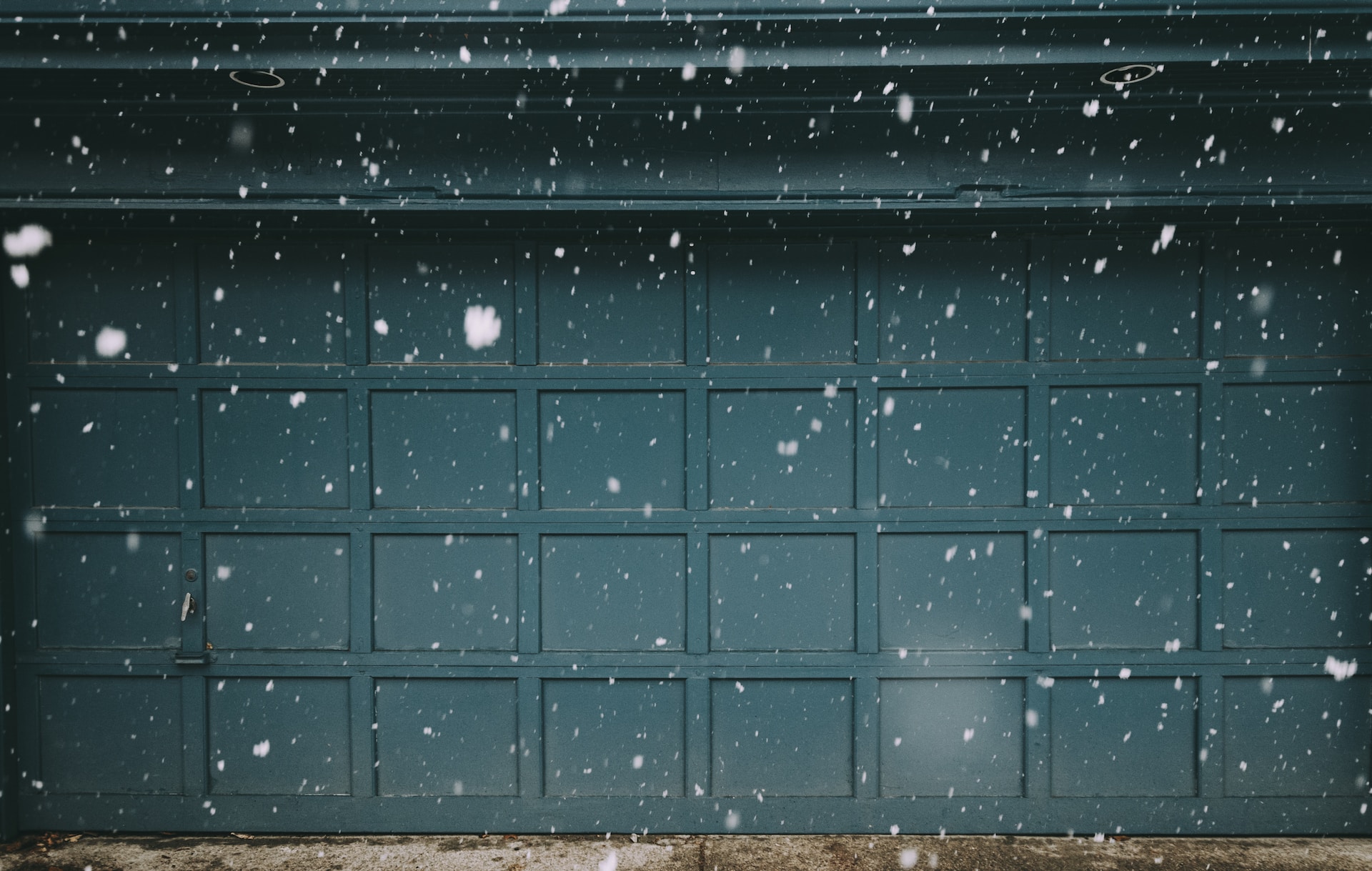 Ways to Weatherproof a Garage Door