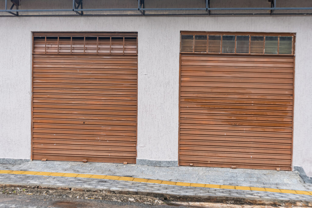 hurricane-rated garage door features