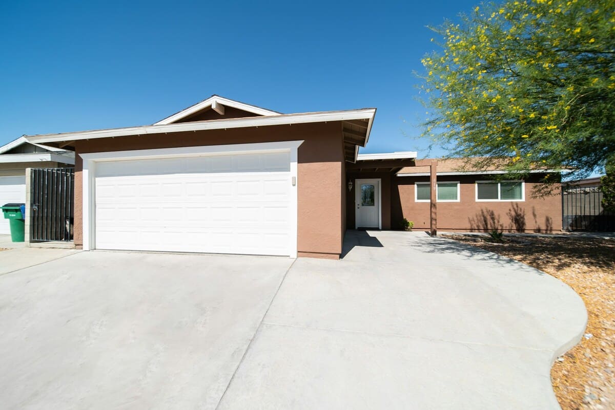 hurricane resistant garage doors